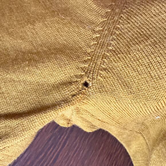 UNIQLO 100% Wool Crew Neck Dark Mustard Medium Sweater Minimalist Classic Chic - Picture 8 of 8